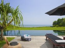 Villa Tantangan, Pool mit Blick auf den Ozean